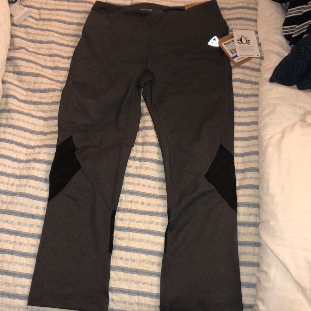 Gray cropped leggings